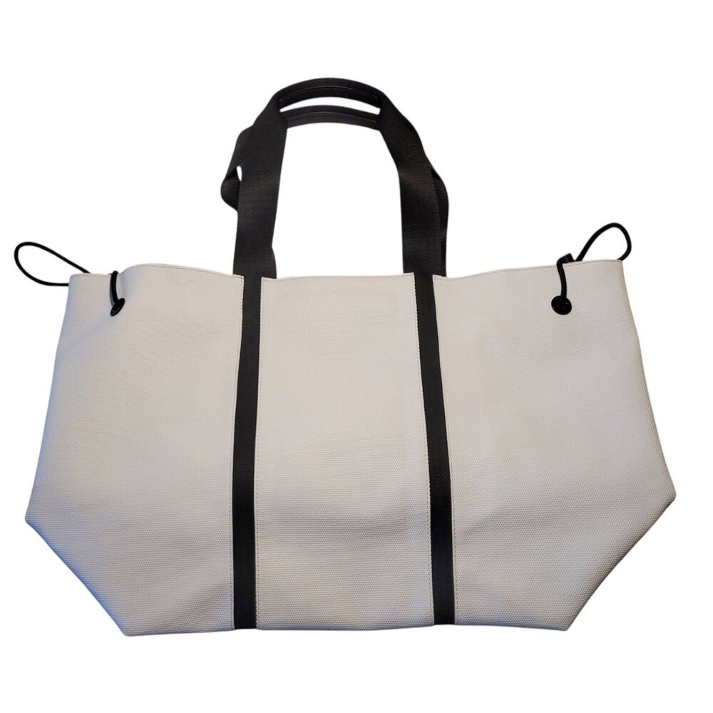 Lululemon Day Out Tote *16: - Picture 4 of 14